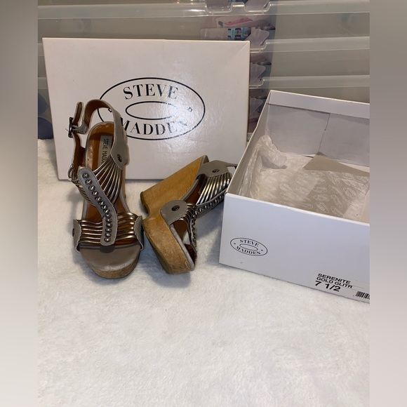 Steve Madden - serenite gold wedges - Picture 2 of 2